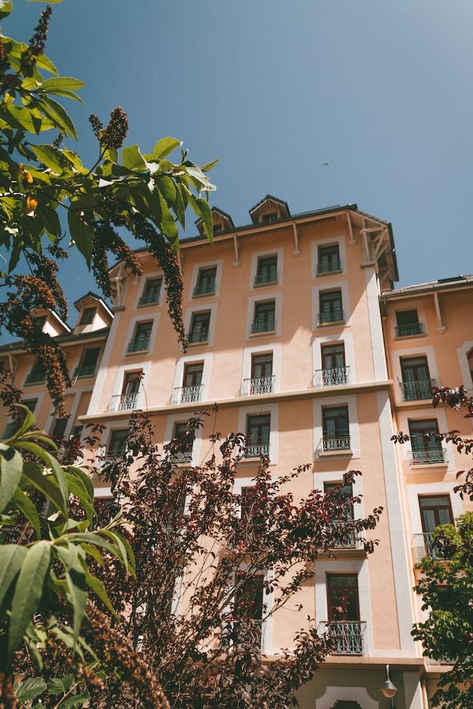 Terres De France - Appart'Hotel Le Splendid Allevard Exterior foto