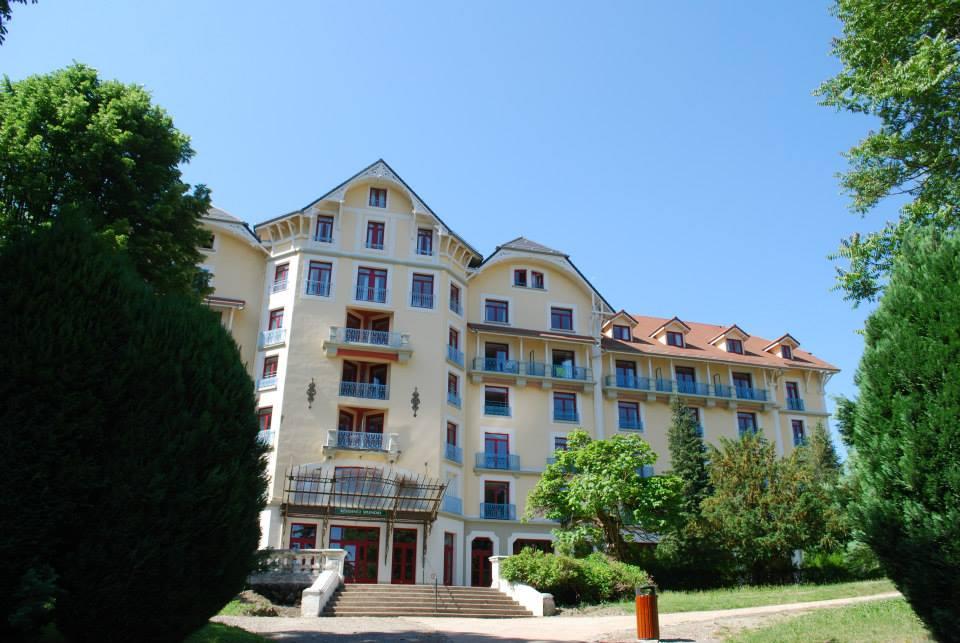 Terres De France - Appart'Hotel Le Splendid Allevard Exterior foto