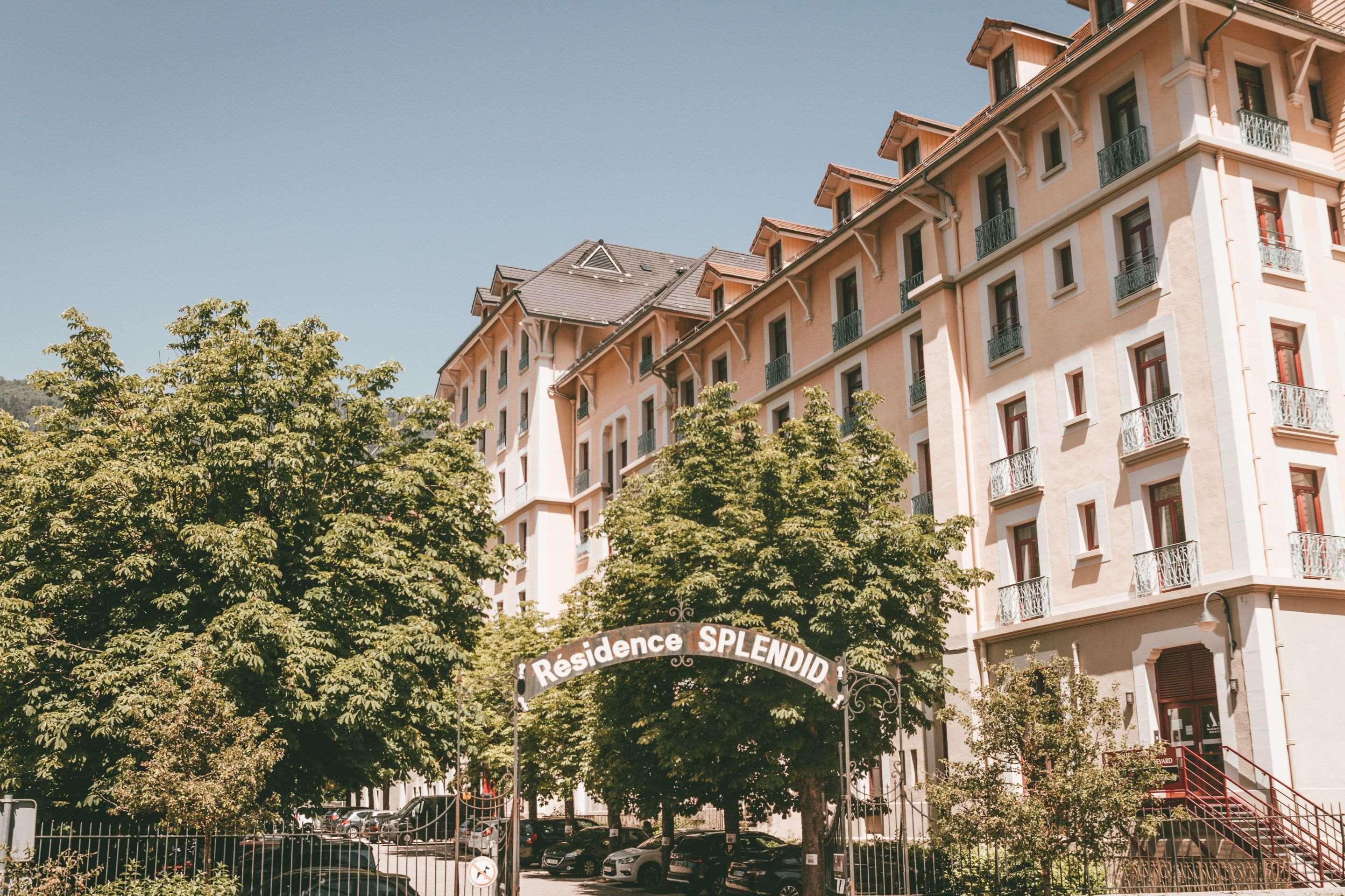 Terres De France - Appart'Hotel Le Splendid Allevard Exterior foto