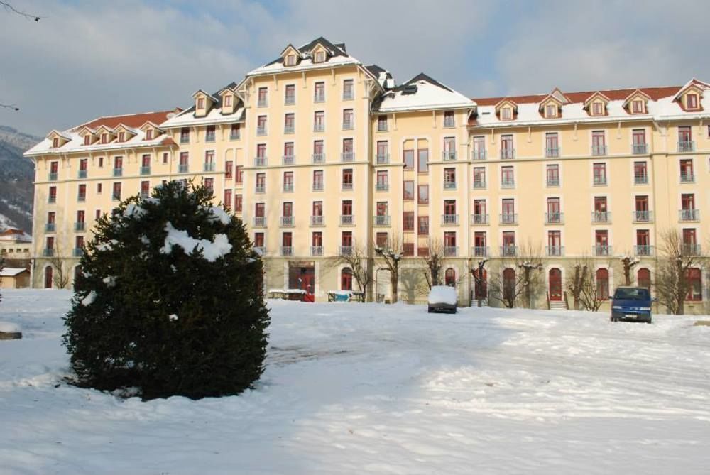 Terres De France - Appart'Hotel Le Splendid Allevard Exterior foto