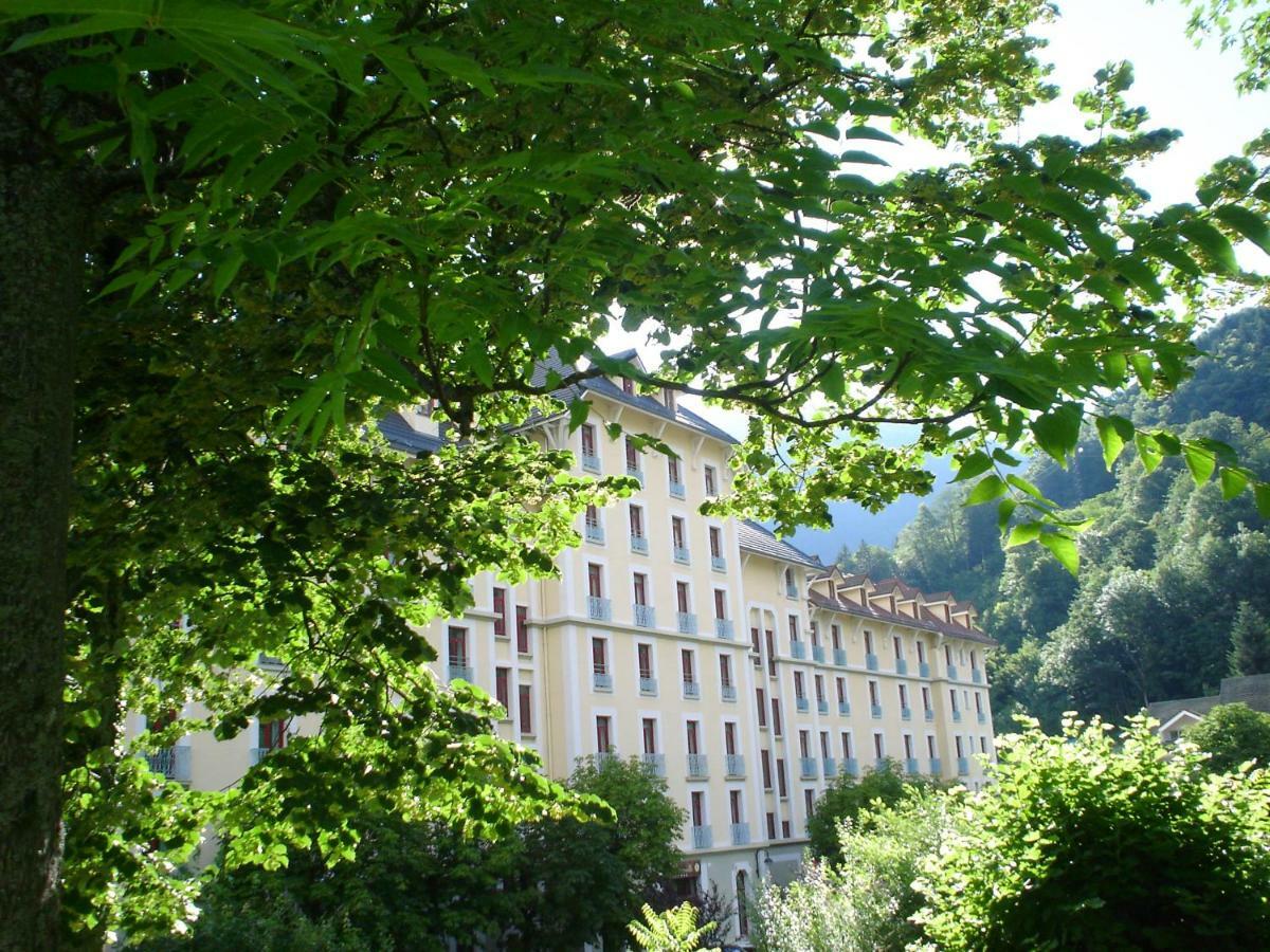 Terres De France - Appart'Hotel Le Splendid Allevard Exterior foto